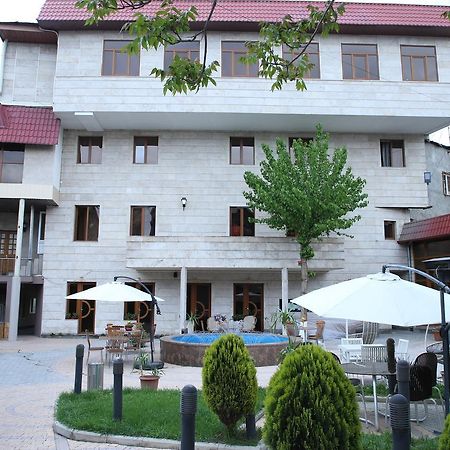 Aratta Hotel Argavand ภายนอก รูปภาพ