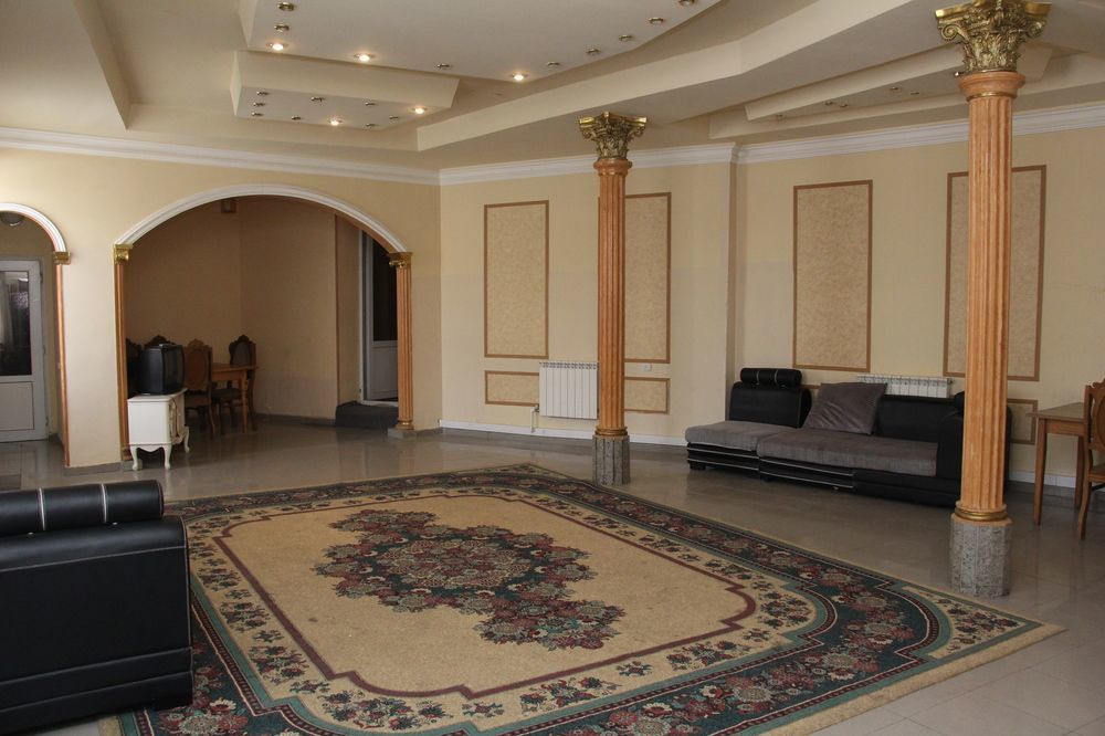 Aratta Hotel Argavand ภายนอก รูปภาพ