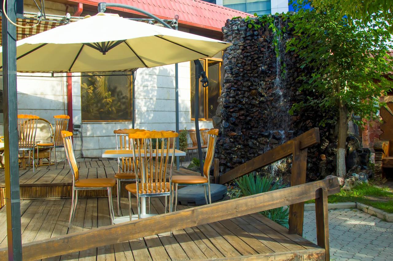 Aratta Hotel Argavand ภายนอก รูปภาพ