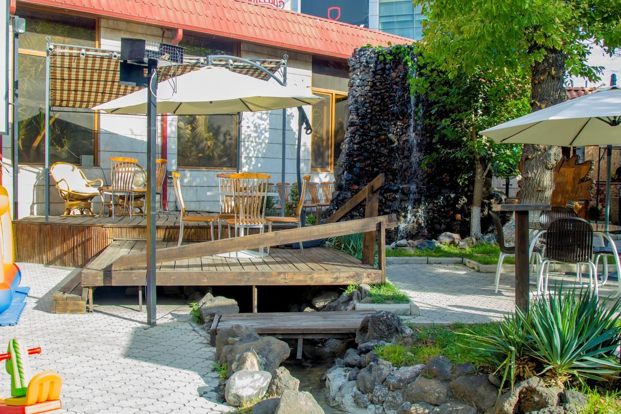 Aratta Hotel Argavand ภายนอก รูปภาพ