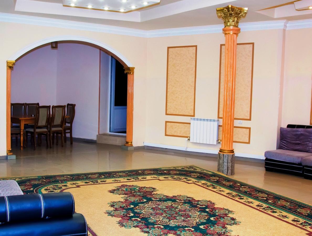 Aratta Hotel Argavand ภายนอก รูปภาพ