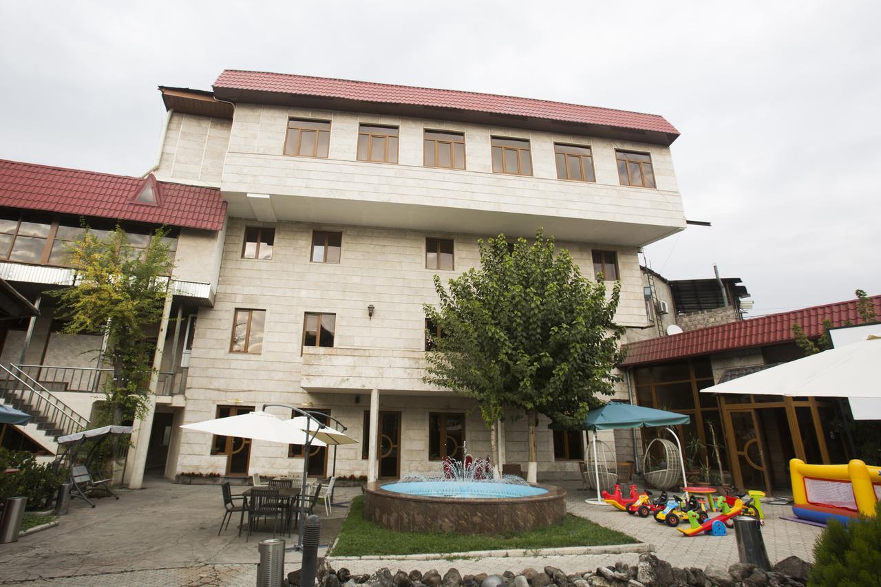 Aratta Hotel Argavand ภายนอก รูปภาพ