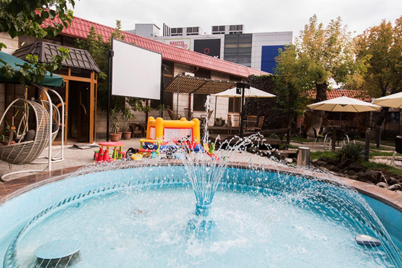 Aratta Hotel Argavand ภายนอก รูปภาพ