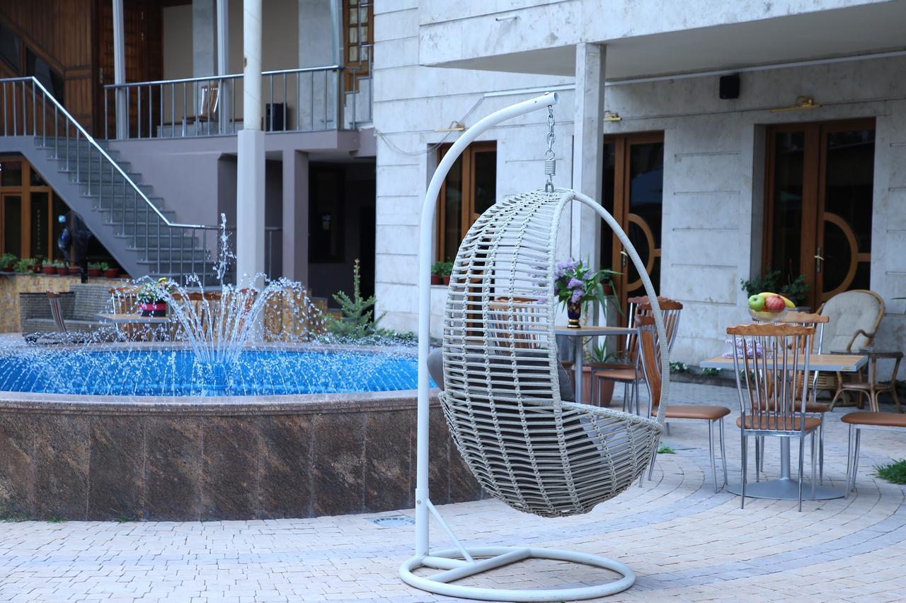 Aratta Hotel Argavand ภายนอก รูปภาพ