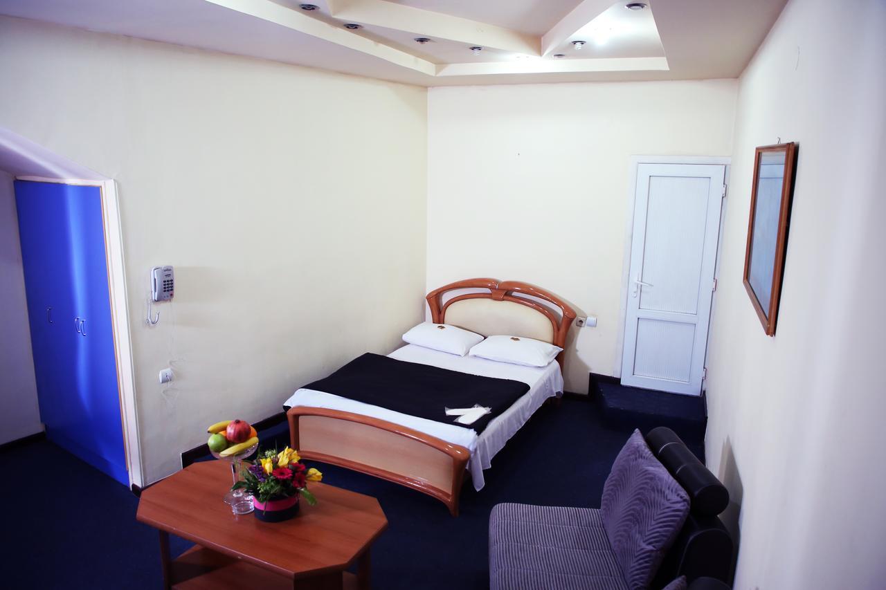 Aratta Hotel Argavand ภายนอก รูปภาพ