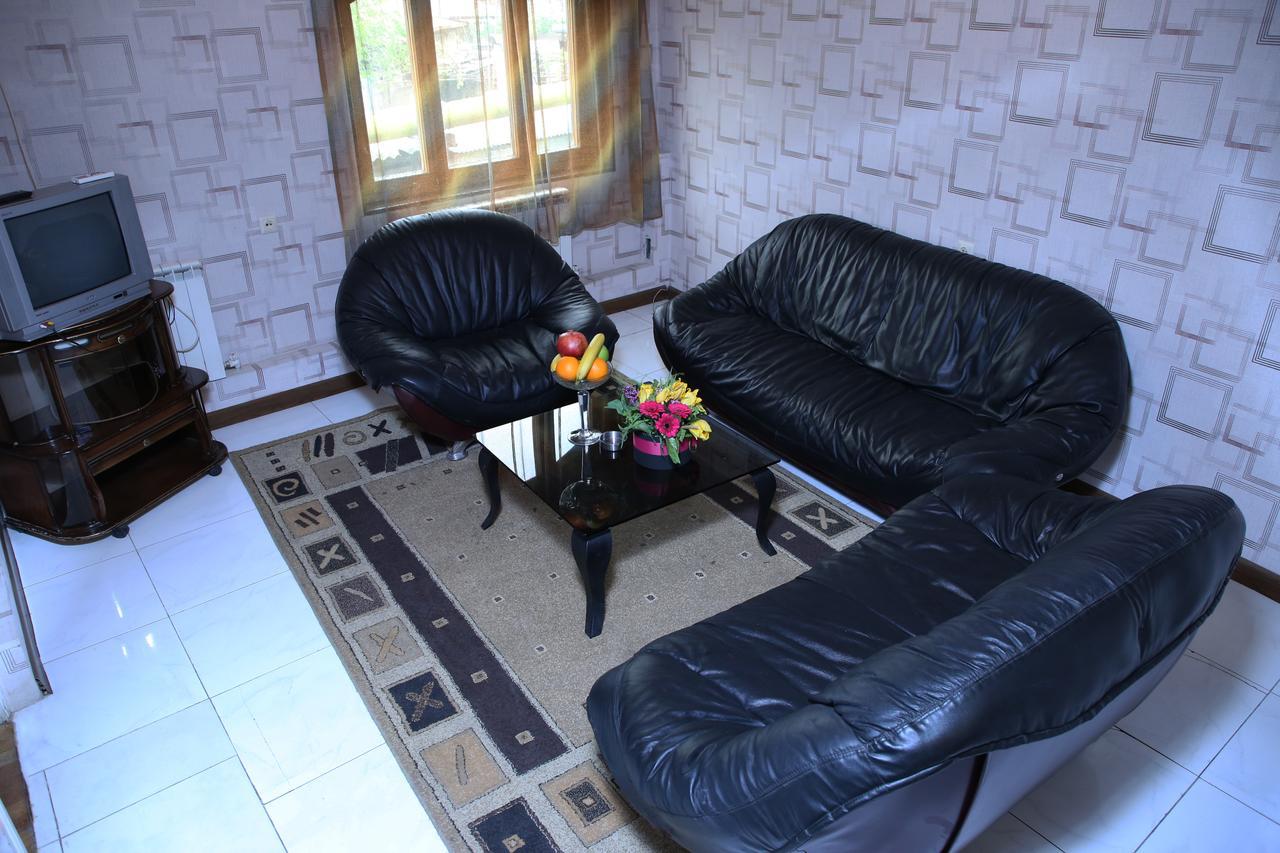 Aratta Hotel Argavand ภายนอก รูปภาพ
