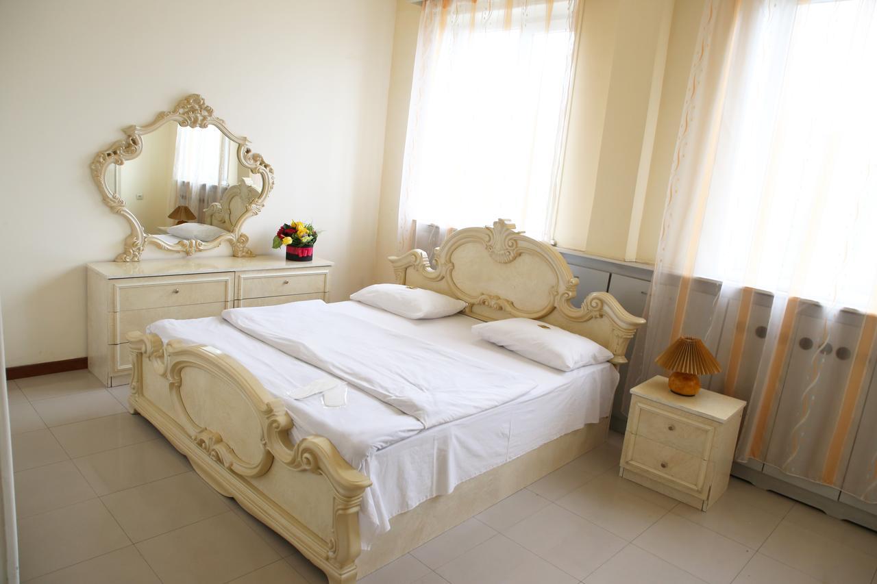 Aratta Hotel Argavand ภายนอก รูปภาพ